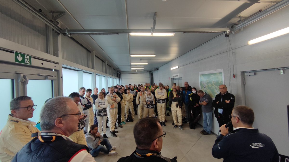 pedrolacacerola's tweet photo. #BelgianGP #MedicalServices #Operative @circuitspa #F1 #Formula1 @KarlReindler #JamesK #IanR #ChristianW https://t.co/yNbzxjvnze