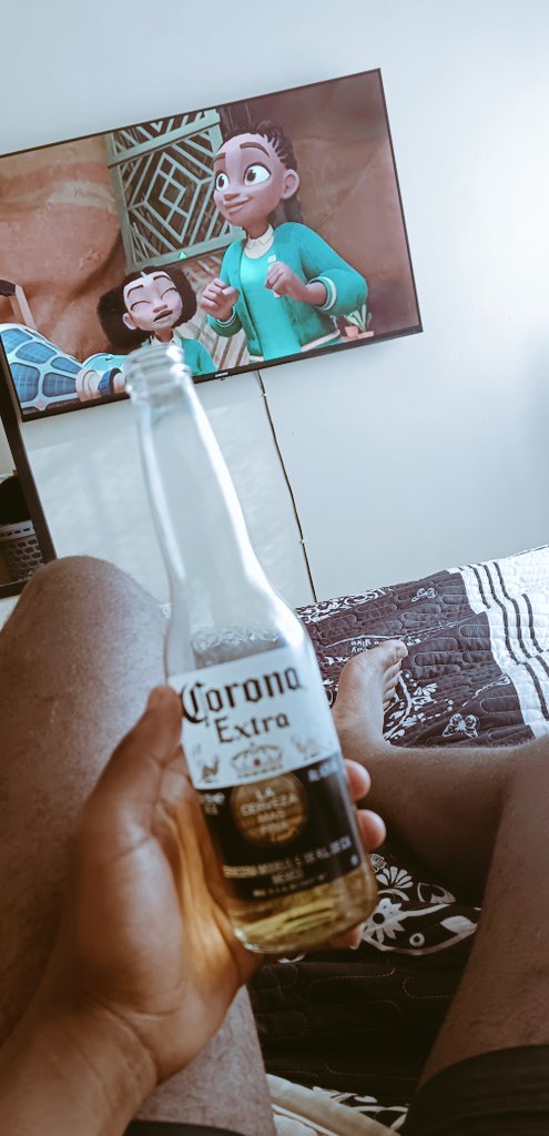 AndreMwils's tweet photo. Netflix and Chill 😅 the accents in this Zambian Cartoon tho 🤐
Anyway, supporting local they said 🤣🏃♂️
#Supa4 https://t.co/FKF3goHqAX