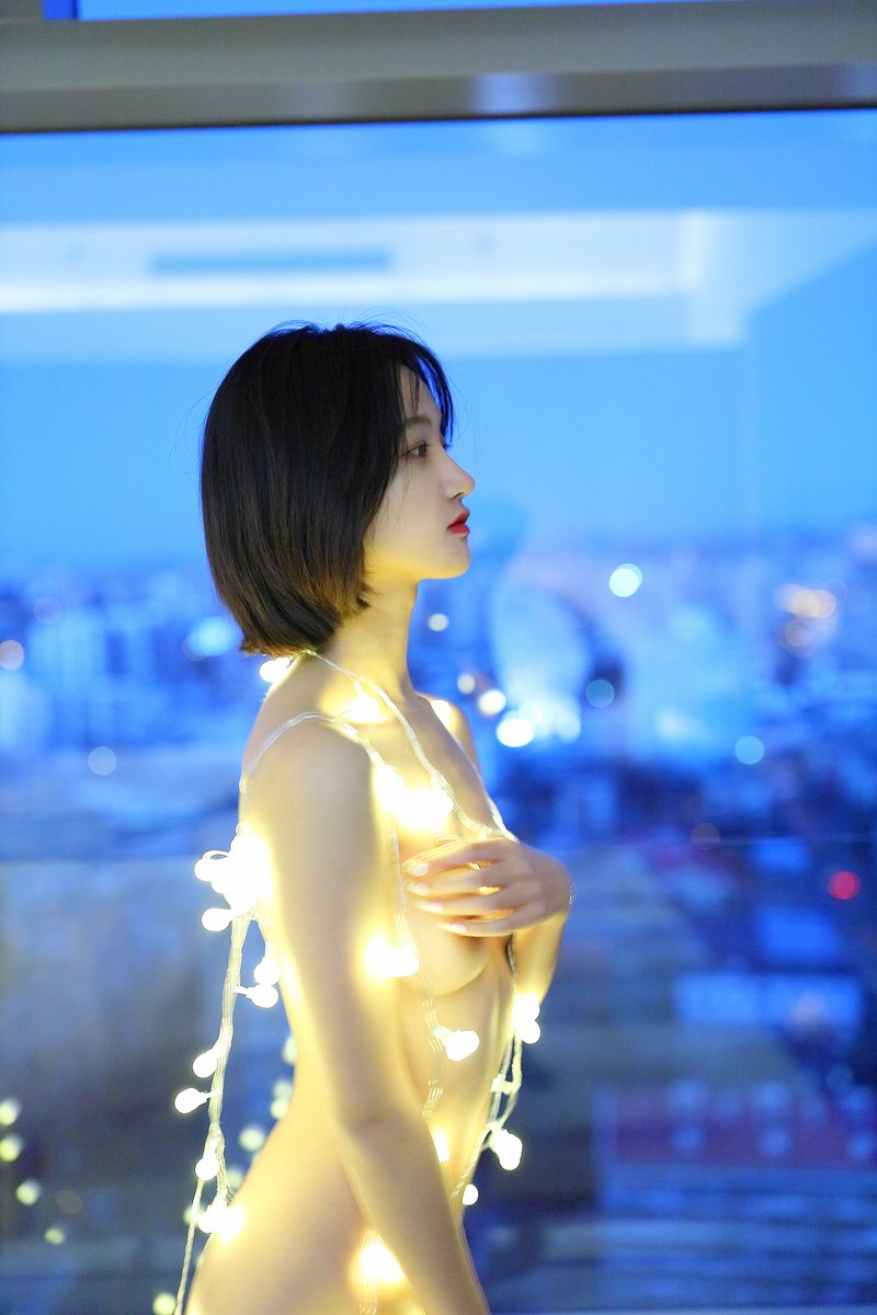 linsivvi303's tweet photo. 红模依然最近又出现了  图中是21年的依然  不错的模特