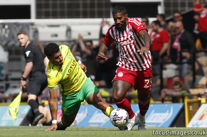 HT: #NCFC 1-0 #olympiacos 

McLean deflected strike the difference. Biggest issue in that half was the 3/4 sloppy turnovers in City's own defensive third, triggered by the visitors' press

Key facet of this counter-attacking set up under Wagner.

📸 <a href="/FocusImagesLtd/">Focus Images Ltd</a> <a href="/paulhc64/">Paul Chesterton</a>