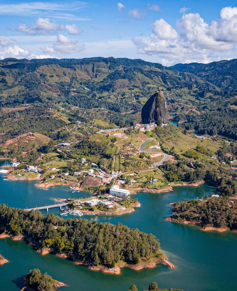 ViajandoPorCol's tweet photo. Guatapé, Antioquía, Colombia. 🇨🇴 https://t.co/xlXv19l4BY