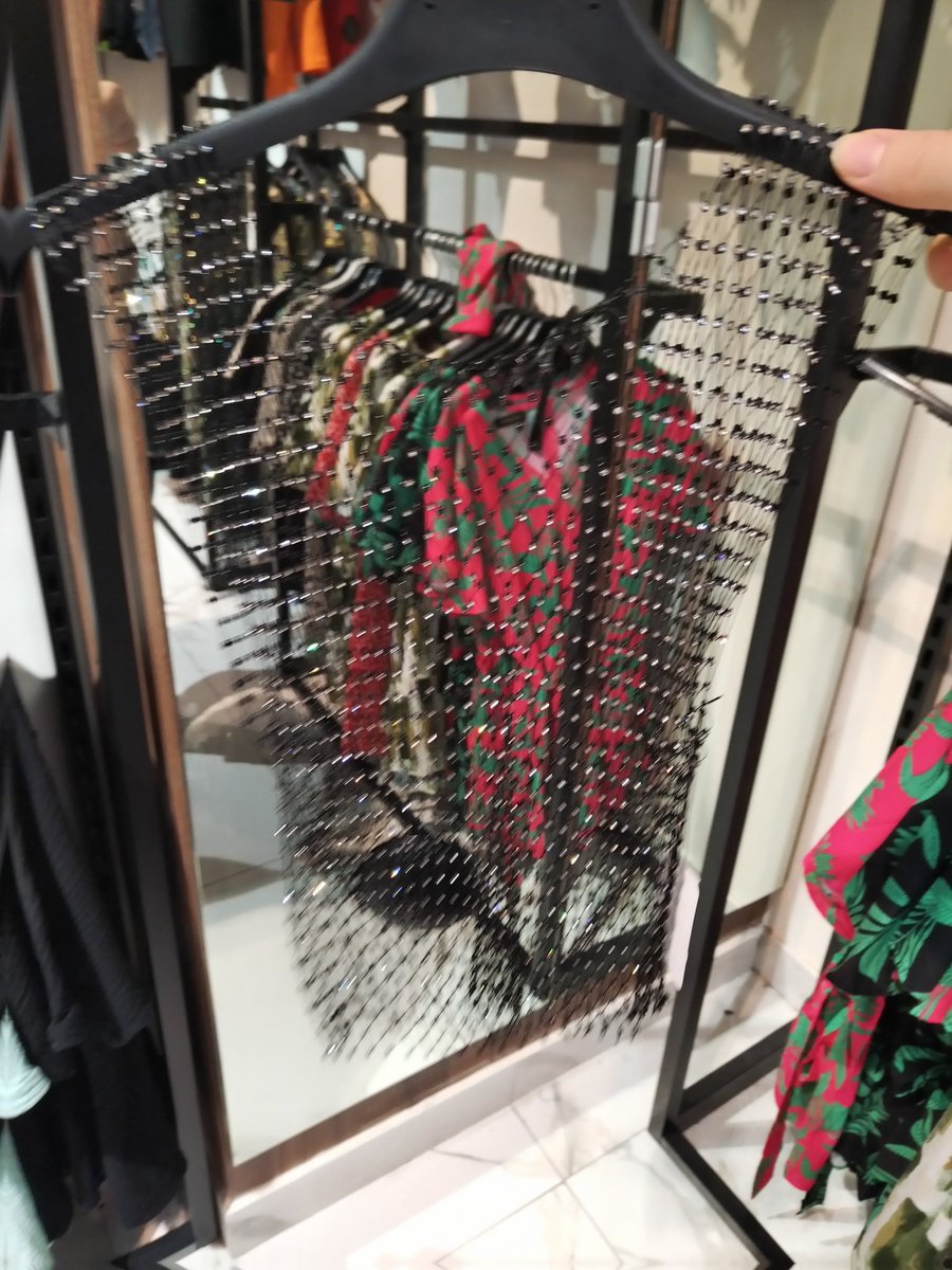 On était dans un magasin avec <a href="/kireha_chi/">🌹 Kichi ༉‧₊˚✧</a> Et on a trouvé des trucs plutôt... Sympa