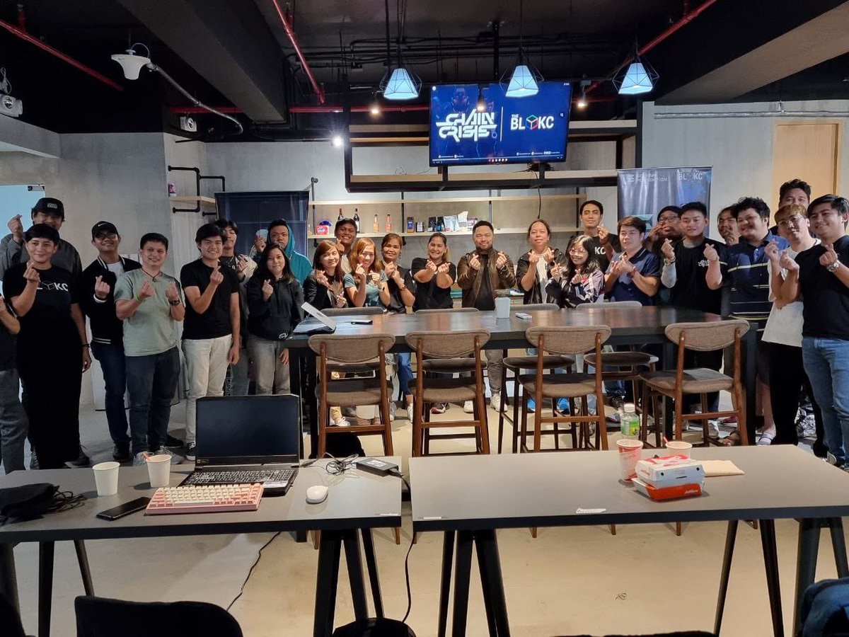 theblokcgroup's tweet image. 🚀 Day 1 of Batch 2 Solana Developers Bootcamp was a blast! Our participants are already making incredible strides in their blockchain journey. Big applause to our Mentors for their engaging sessions on “Blockchain 101” and “Interacting with Solana Blockchain”.