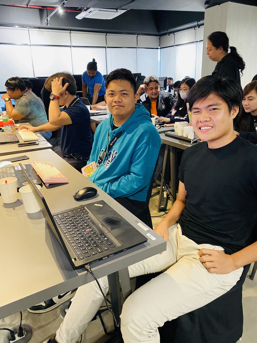 theblokcgroup's tweet image. 🚀 Day 1 of Batch 2 Solana Developers Bootcamp was a blast! Our participants are already making incredible strides in their blockchain journey. Big applause to our Mentors for their engaging sessions on “Blockchain 101” and “Interacting with Solana Blockchain”.