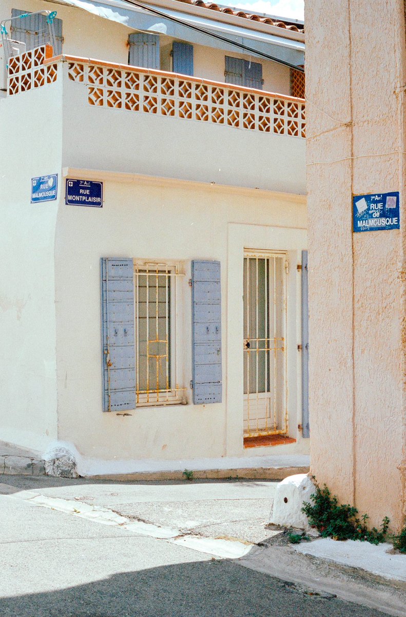 herintheroom's tweet photo. Marseille à l’argentique 🎞
(mes premiers scans réalisés par mes soins) https://t.co/KzAUm7Q2oG