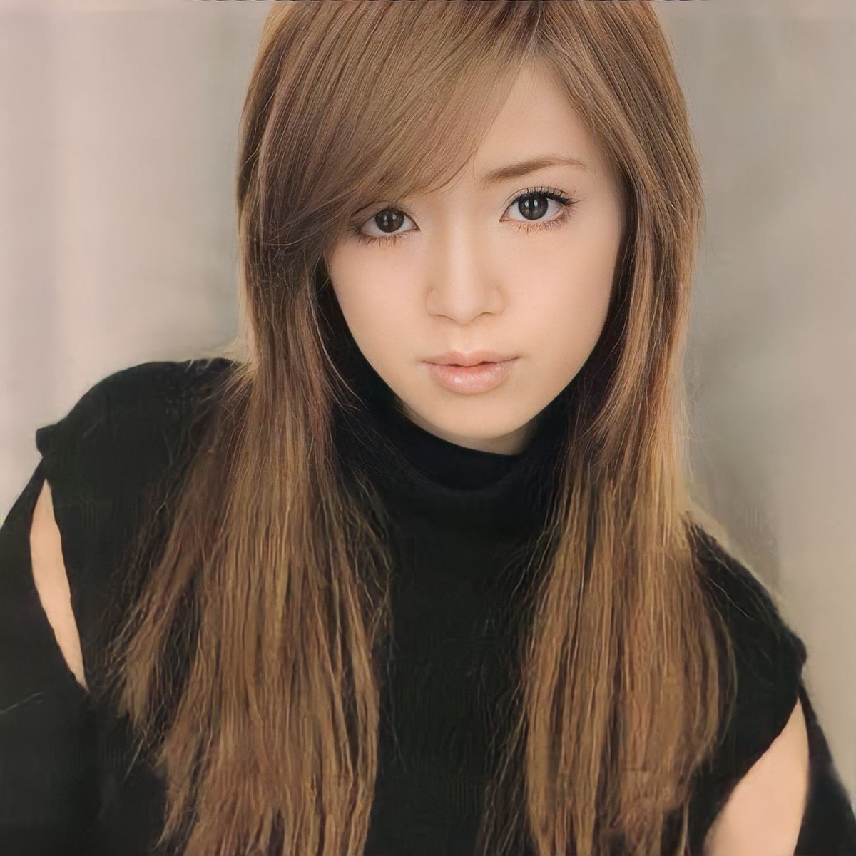 ayu_fantastic's tweet photo. 「別人だ」「モノマネだ」「顔が変わった」「私の知っている浜崎あゆみじゃない」など、ご丁寧にオリジナルな意見を下さり、ありがとうございました。みなさんは、25年後の自分に同じこと言えますか？

#ちどかま #千鳥かまいたちアワー
#浜崎あゆみ https://t.co/tAYJ0u3six