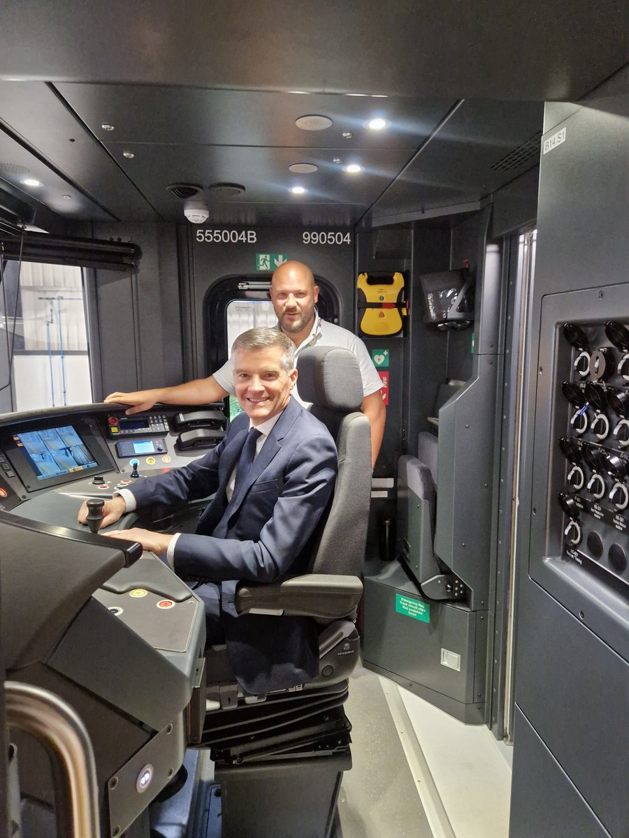 transport_north's tweet photo. We were pleased to welcome Secretary of State for Transport @Mark_J_Harper to the North East today to experience the new @My_Metro fleet, training facilities and @gonortheast Voltra buses. 

Great to talk about our region's transport ambitions and investments #publictransport https://t.co/NCnbcD5bhO
