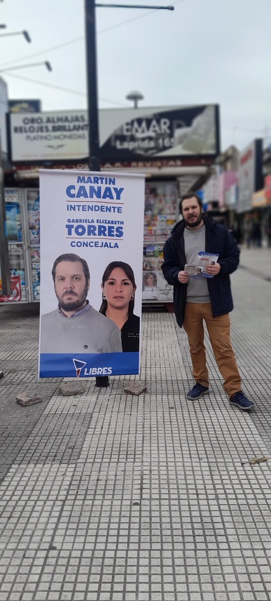 LibresdelSurLdZ's tweet photo. #LomasDeZamora 
Seguimos difundiendo nuestras propuestas, en Lomas de Zamora #CanayIntendente. 

#JESUSPresidente 
#SilviaSaraviaGobernadora https://t.co/BbPipeqkW0