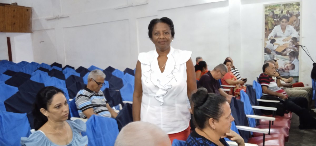 Los 49 delegados presentes en la sesión de Asamblea Municipal del #PoderPopular votaron a favor de la propuesta de promoción de Nancy Larrinaga por lo que es aprobada para el cargo de Presidenta del Consejo Electoral  Municipal. Fue reconocida la compañera María Dolores Rojas