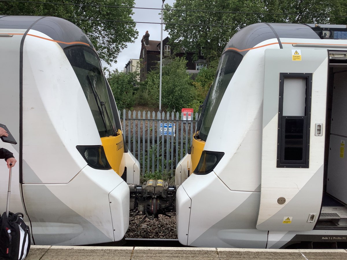 13milepost's tweet photo. Unfinished business #16Car #FleetOps
https://t.co/y8mQySNEoT
#5Z99 🪝🫢8 miles to reach conductor rail⏳⏱️ https://t.co/dTKfAQOQk1