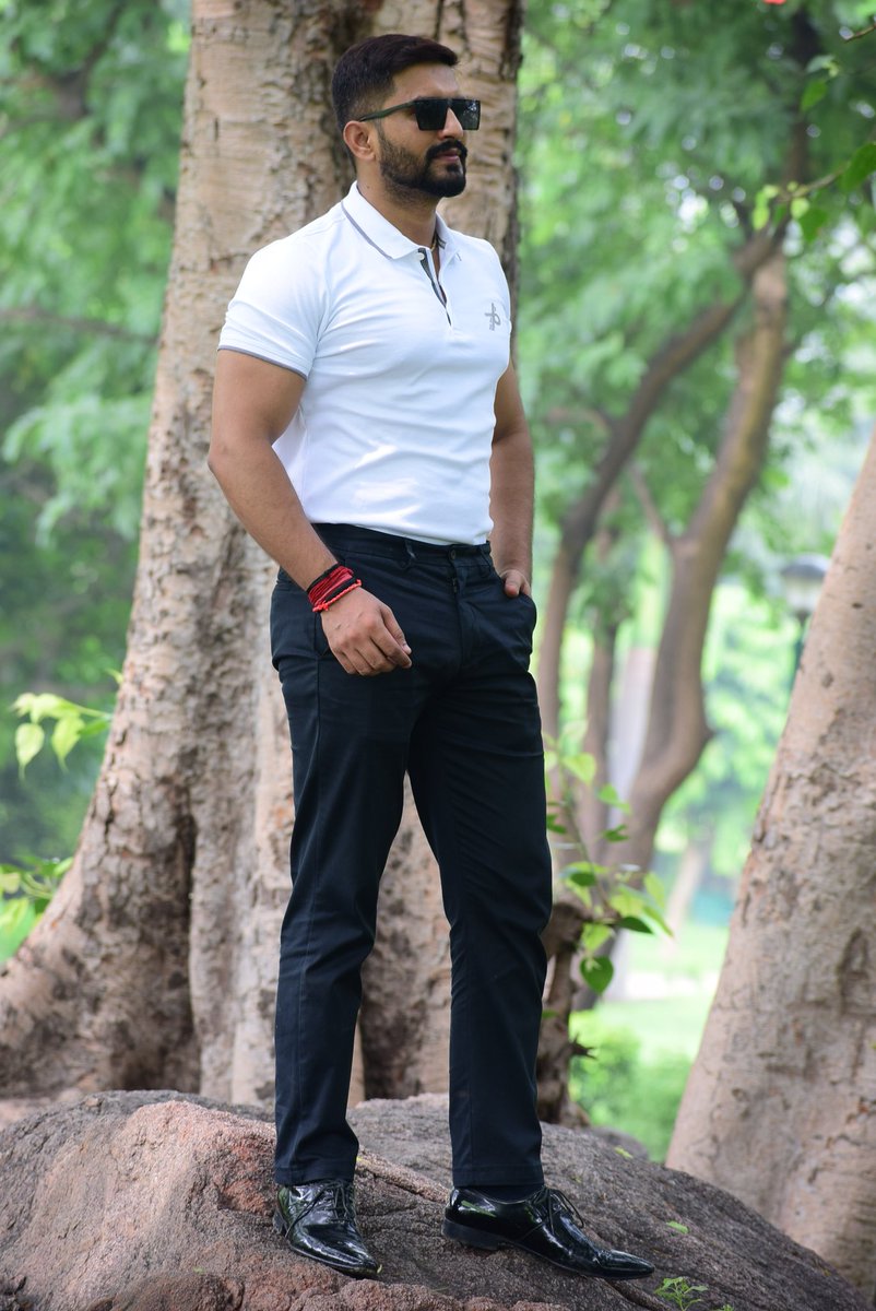 OfficeOfJeet's tweet photo. DesiBoy #Polo #tshirt #sunglass #look 🤍
#JeetpalYadav #RahulGandhi https://t.co/T5xZyWayBg