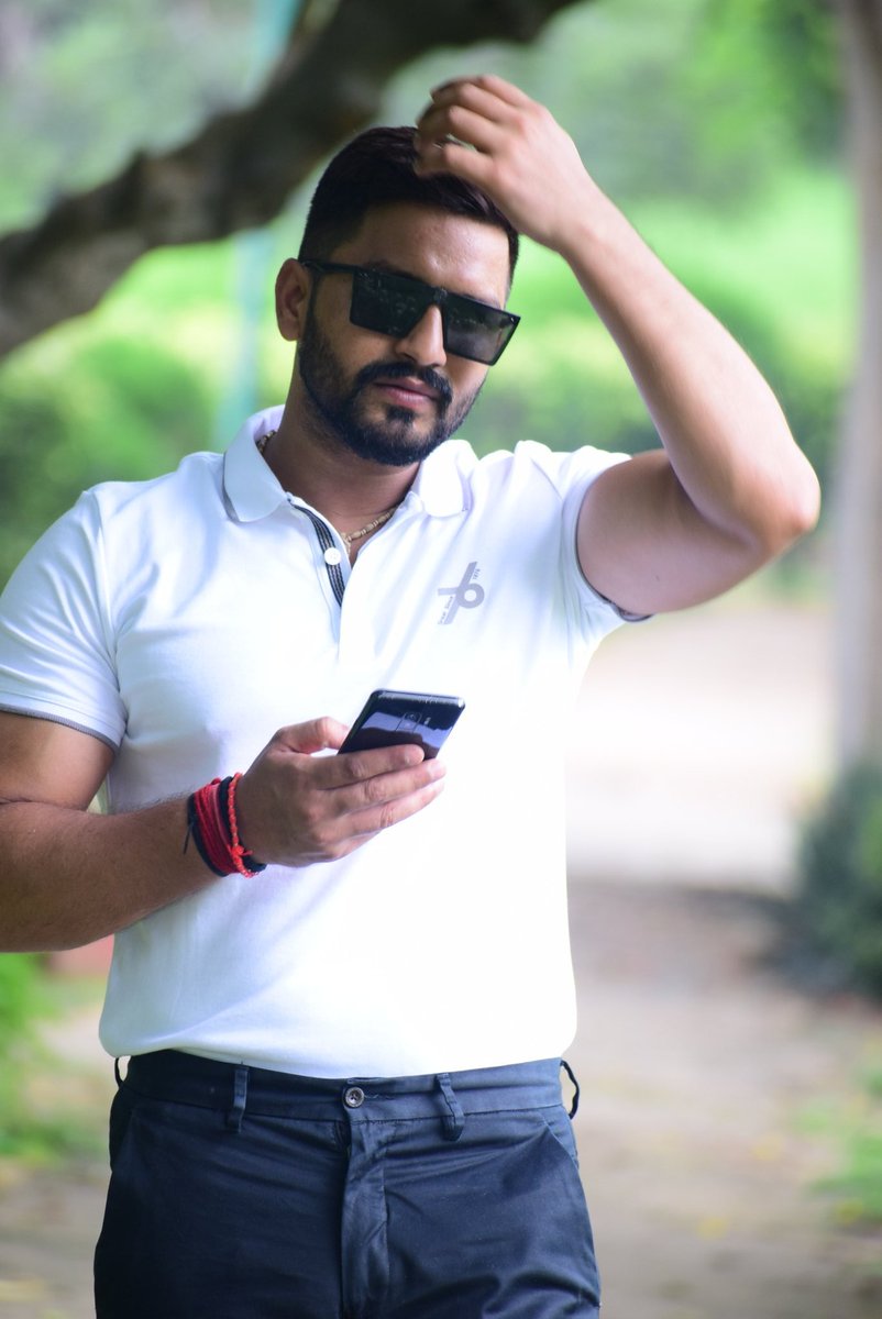 OfficeOfJeet's tweet photo. DesiBoy #Polo #tshirt #sunglass #look 🤍
#JeetpalYadav #RahulGandhi https://t.co/T5xZyWayBg