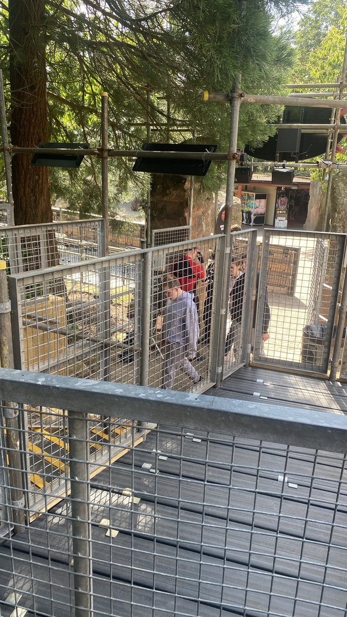 Josh_T_plays's tweet photo. @altontowers is this what your guest experience hosts paid to do stand around and talk to entrance hosts? When I worked there I’m sure the COSWOP states no talking to entrance hosts on rides? https://t.co/LDAjTvdPoc