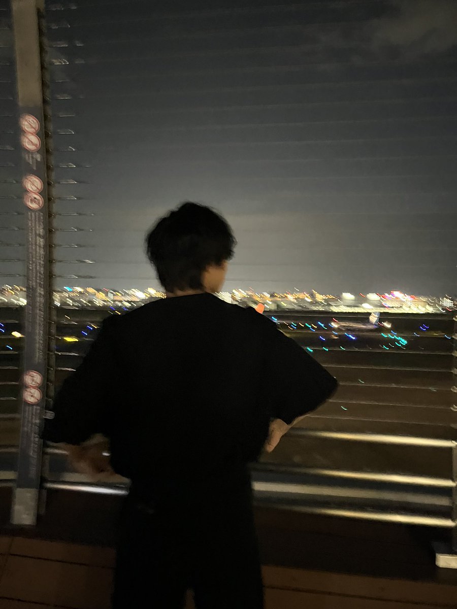 goin_shinyogayo's tweet photo. 誕生日だからと言って振り返るとかないし
誕生日だからと言って畏まって何か言うとかないですけど

これだけは伝えないと...と思ったんで

20歳の間にお世話になった全ての人へ
いや、今眠そうな君へ
お腹一杯になった君へ
テクテク帰ってる君へ
てか、画面���しにいるそこの君へ

ありがとう。本当に https://t.co/GDlNxFndge