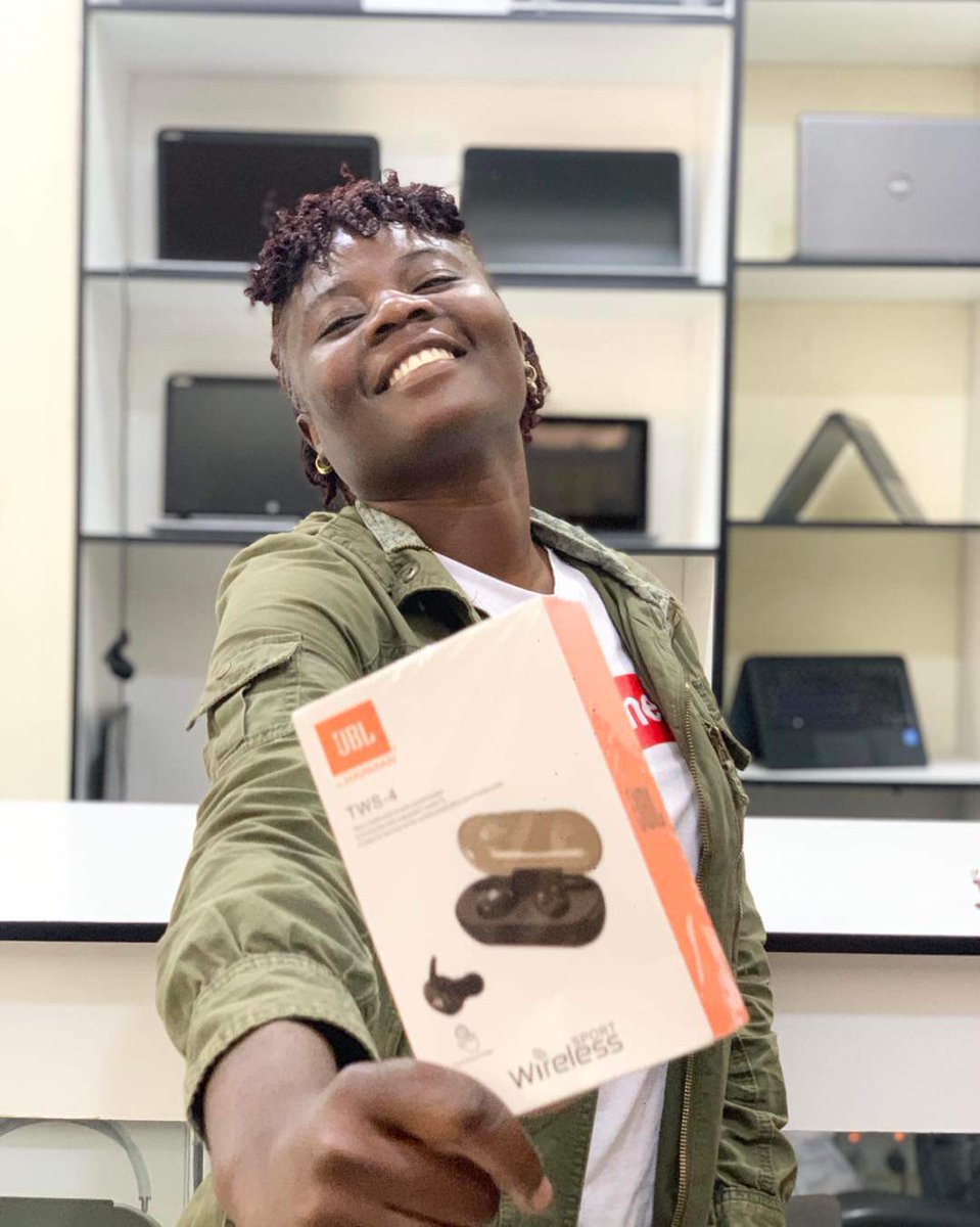 That feeling that comes after buying a pair of JBL earbuds 🥳🥳🥳 Tough ohns and Lit Mananas Go for proper Bluetooth earbuds. You skeem? 😅 Thank you for the support Eunice Chama Mwaba 

#bluetoothearbuds #feelthedifference #netzachstores #electronics  #zedtwitter