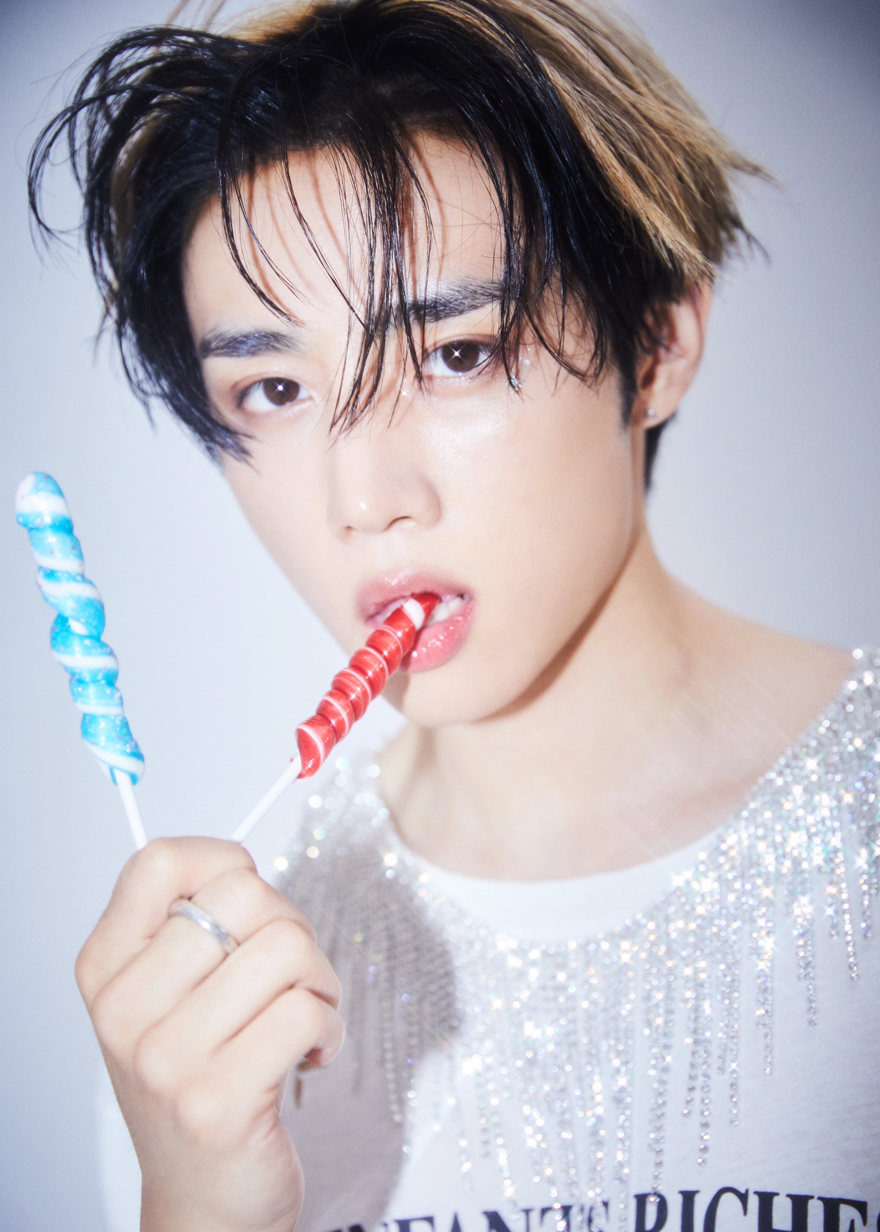THE BOYZ - NewShot : 스물넷 PHOTOBOOK | KPOPMART.COM