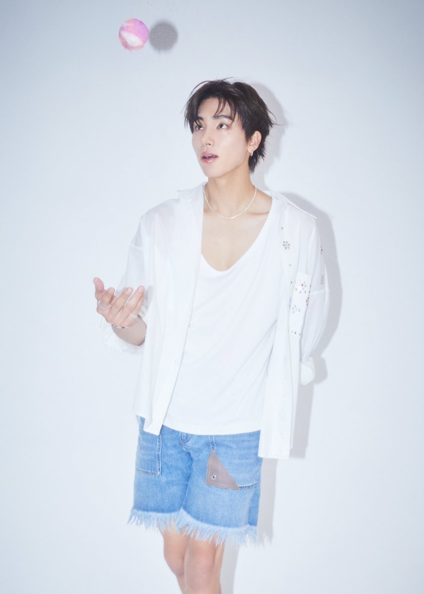 THE BOYZ 2ND ALBUM [PHANTASY] Pt.1 Christmas In August Concept Photo #GLITTER

✨ 2023.08.07 6PM Release

#THEBOYZ #더보이즈 #PHANTASY #Christmas_In_August