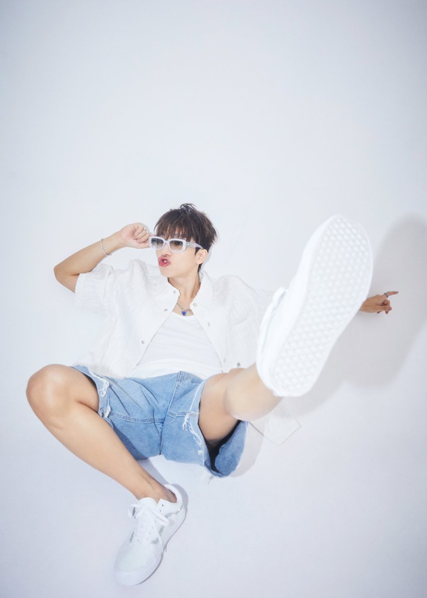 IST_THEBOYZ's tweet image. THE BOYZ 2ND ALBUM [PHANTASY] Pt.1 Christmas In August Concept Photo #GLITTER

✨ 2023.08.07 6PM Release

#THEBOYZ #더보이즈 #PHANTASY #Christmas_In_August