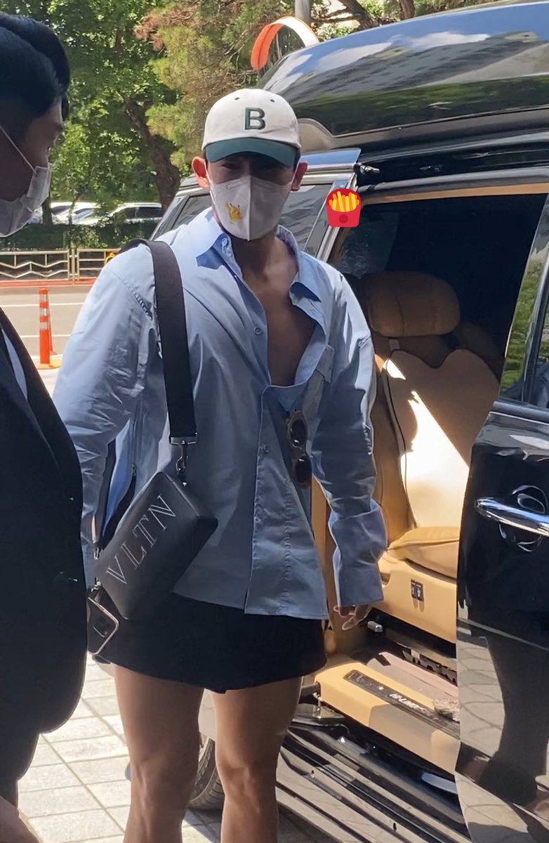 timetowonho's tweet photo. 220730 오호호트립 팬미팅 출퇴근
#원호 #WONHO https://t.co/JBcgc73GAW