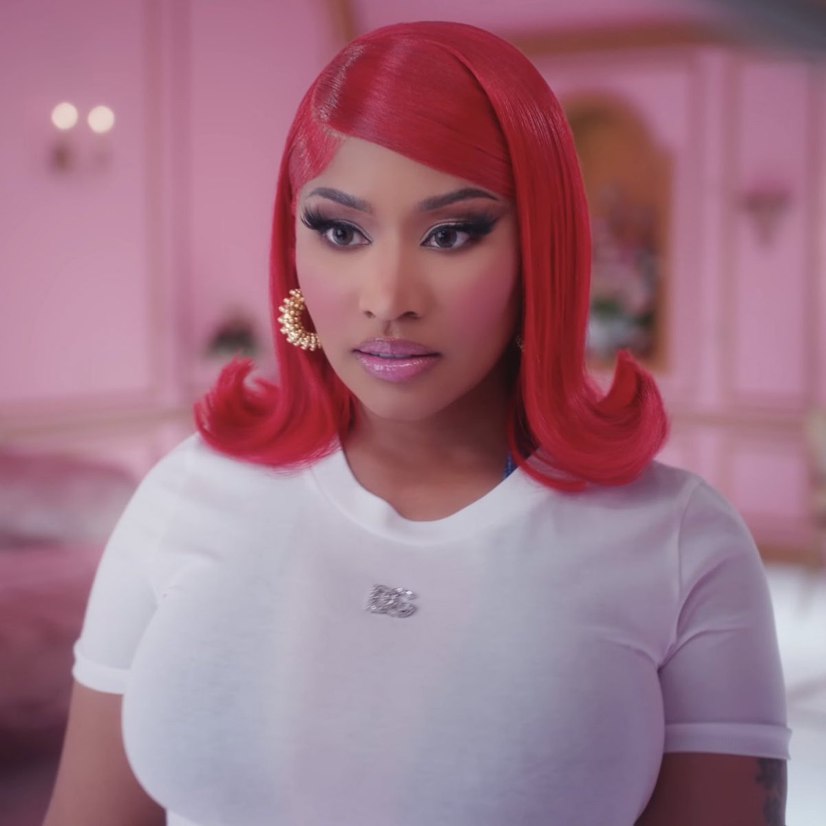 chartdata's tweet photo. .@NICKIMINAJ becomes the first female rapper to earn a milestone ten #1 hits on the Billboard Rhythmic Airplay radio chart. https://t.co/5tT66CMIF4