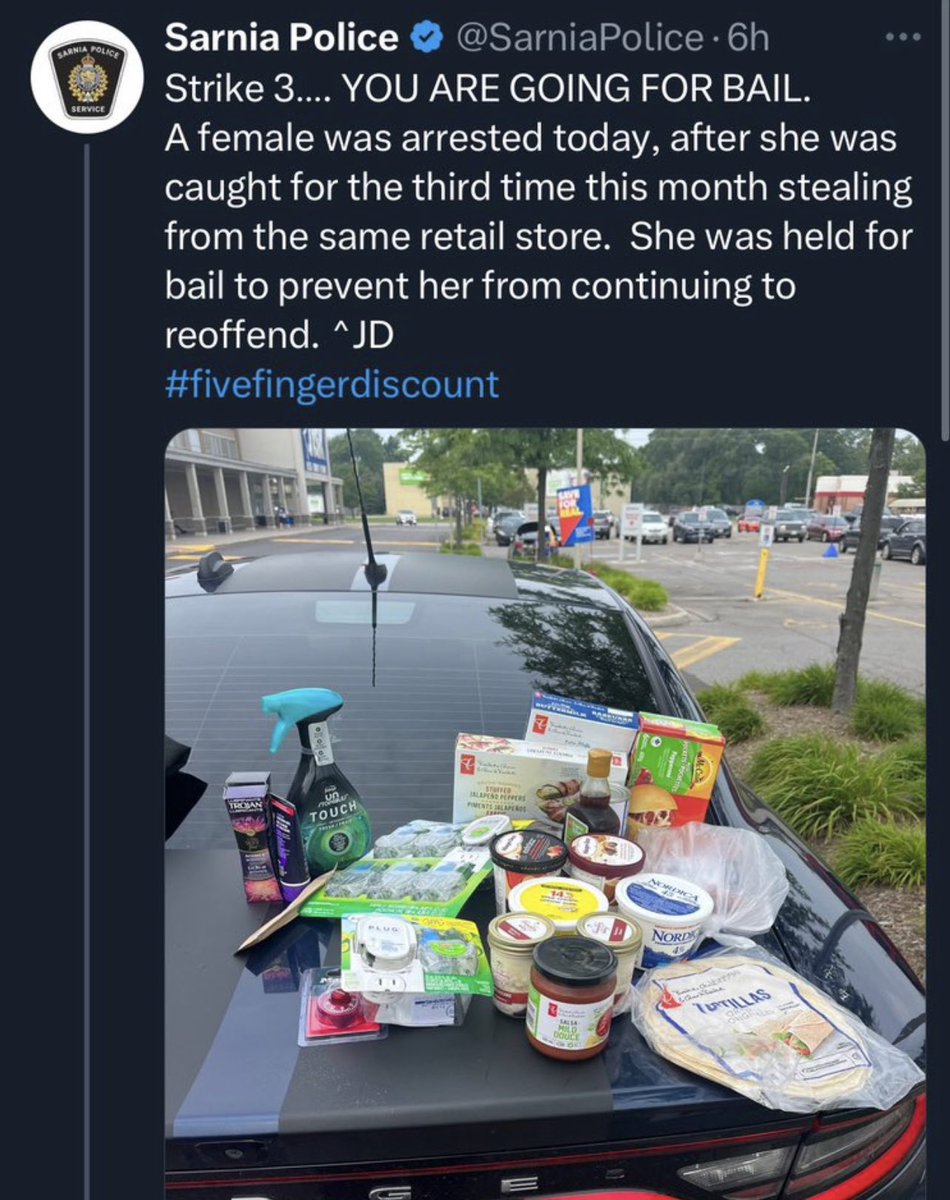 AMutantCookie's tweet photo. @SarniaPolice Never forget you’re scum. https://t.co/eMYr3KcLsr