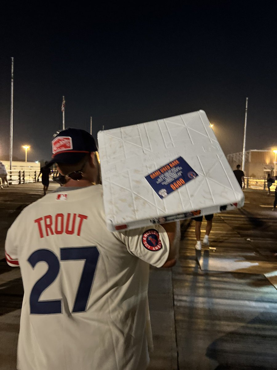Nrobbins99's tweet photo. Had a couple winners so I bought a Subway Series bag https://t.co/msr6XsdB5S