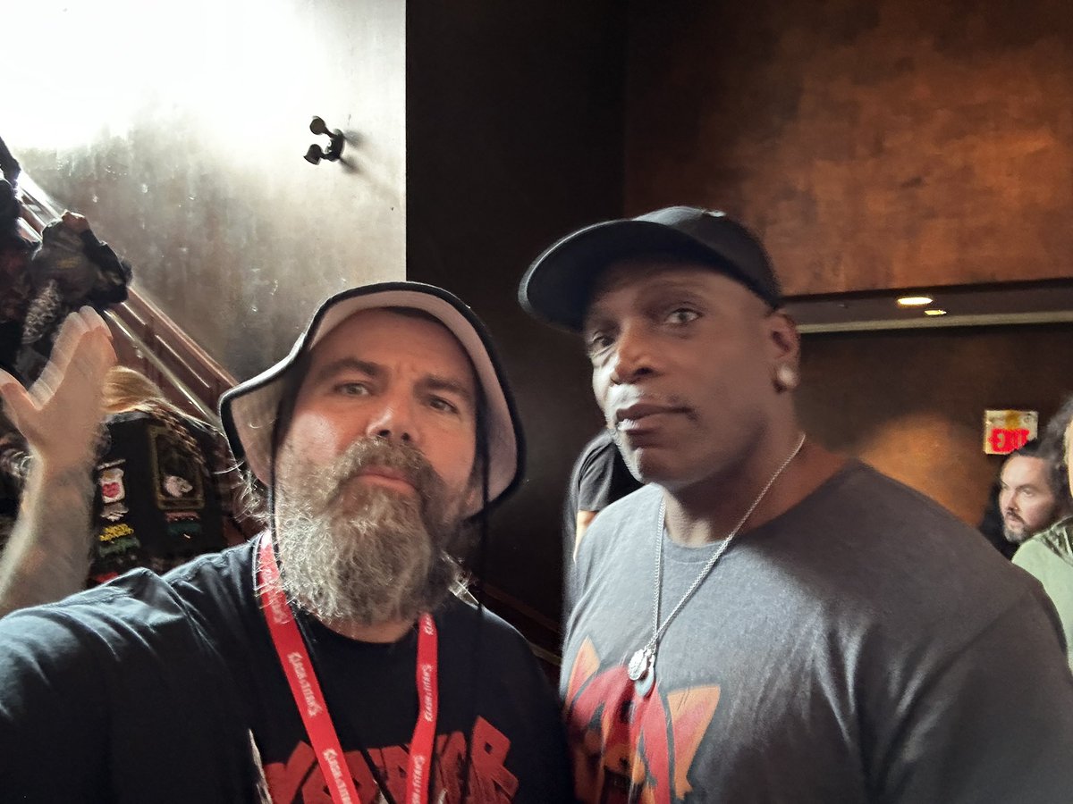 IronTrucker667's tweet photo. Get in the Gawl Dern PIT! Great interview with @derrick_green Honest Assessment of the horrific treatment inflected by US clubs on bands like @sepultura #StandAndDefend Love Derricks spirit and discussing his fav albums! I saw his first tour for #Against in San Fran #CHOKE https://t.co/RTKb7fT3Rd