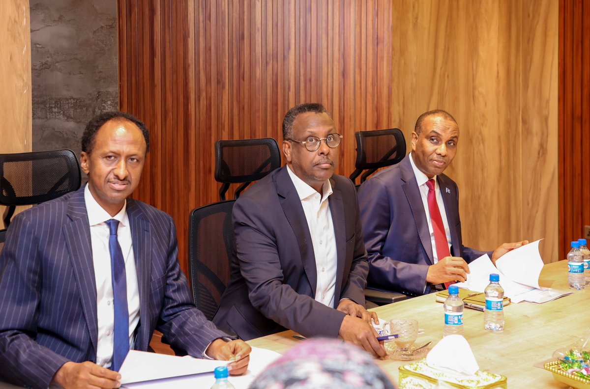 TheVillaSomalia's tweet photo. H.E. President Hassan Sheikh convened the National Anti-Money Laundering Committee (NAMLC) to accelerate multi-institutional cooperation on countering terrorist financing and enhancing prevention mechanisms as part of the multi-fronted Government offensive against the terrorists. https://t.co/CrDHjqXVOd