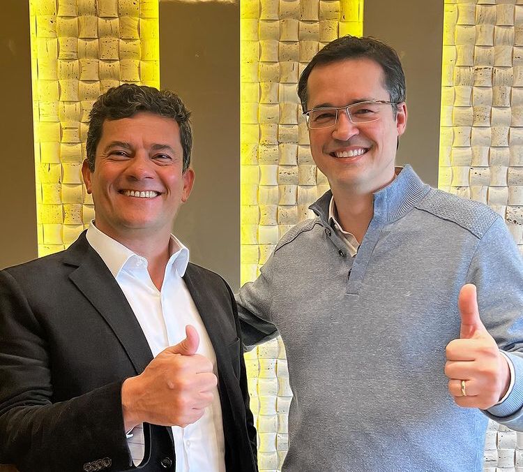 🚨VEJA: Delação premiada do caso Marielle serve de lição para a Lava Jato. Agentes que interrogaram Élcio Queiroz tiveram o cuidado de checar se ele ia apenas confirmar informações, por isso buscaram provas e fatos novos. Isso é muito diferente das delações de Moro e Dallagnol 🧶