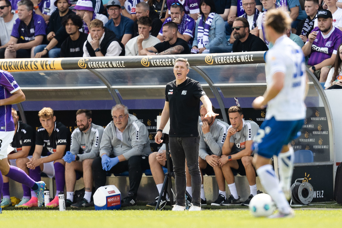 VfL_1899's tweet photo. Ab sofort abrufbar: Die Pressekonferenz nach dem Heimauftakt gegen den Karlsruher SC. 🟣
👉 https://t.co/JzdIIeaFrw
#vfl1899 #OSNKSC https://t.co/nqHua8L1R8
