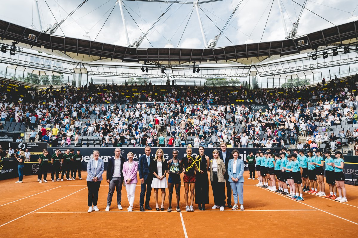 Thanks to Arantxa Rus and Nora Noha Akugue for a great final! 💛

📸: <a href="/scalpictures/">Alexander Scheuber</a> 
<a href="/WTA/">wta</a> | #hamburgopen