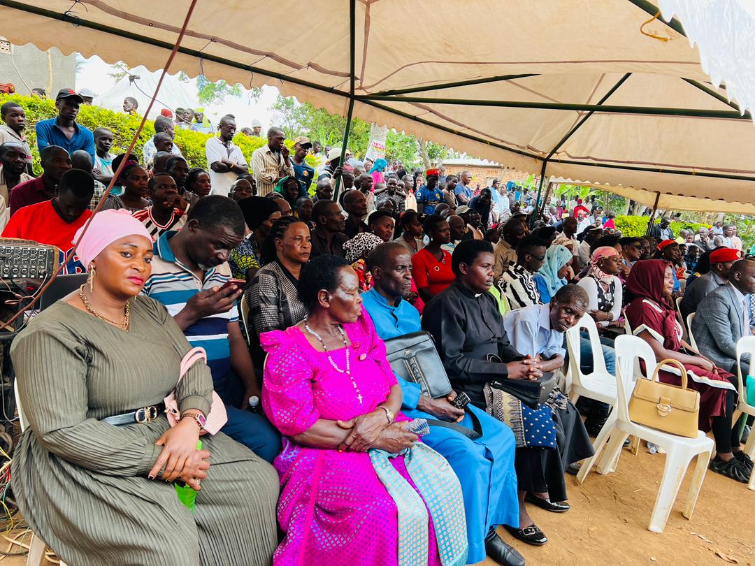 DavidLRubongoya's tweet photo. Today in Kinyerere, Matanga, Masaka City, we attended the last funeral rites of the late father of our brother Sir Mathias Walukagga (Mayor Kyengera Town Council) Mzee Kirizanto Kisiriinya Buyondo who passed on last year. He has been installed as heir to his late father. I delivered a message on behalf of @NUP_Ug and @HEBobiwine. We reminded our people of our urgent and collective effort to redeem our motherland from an ever worsening political, social and economic crisis. May mzee Buyondo's soul continue resting in peace.
