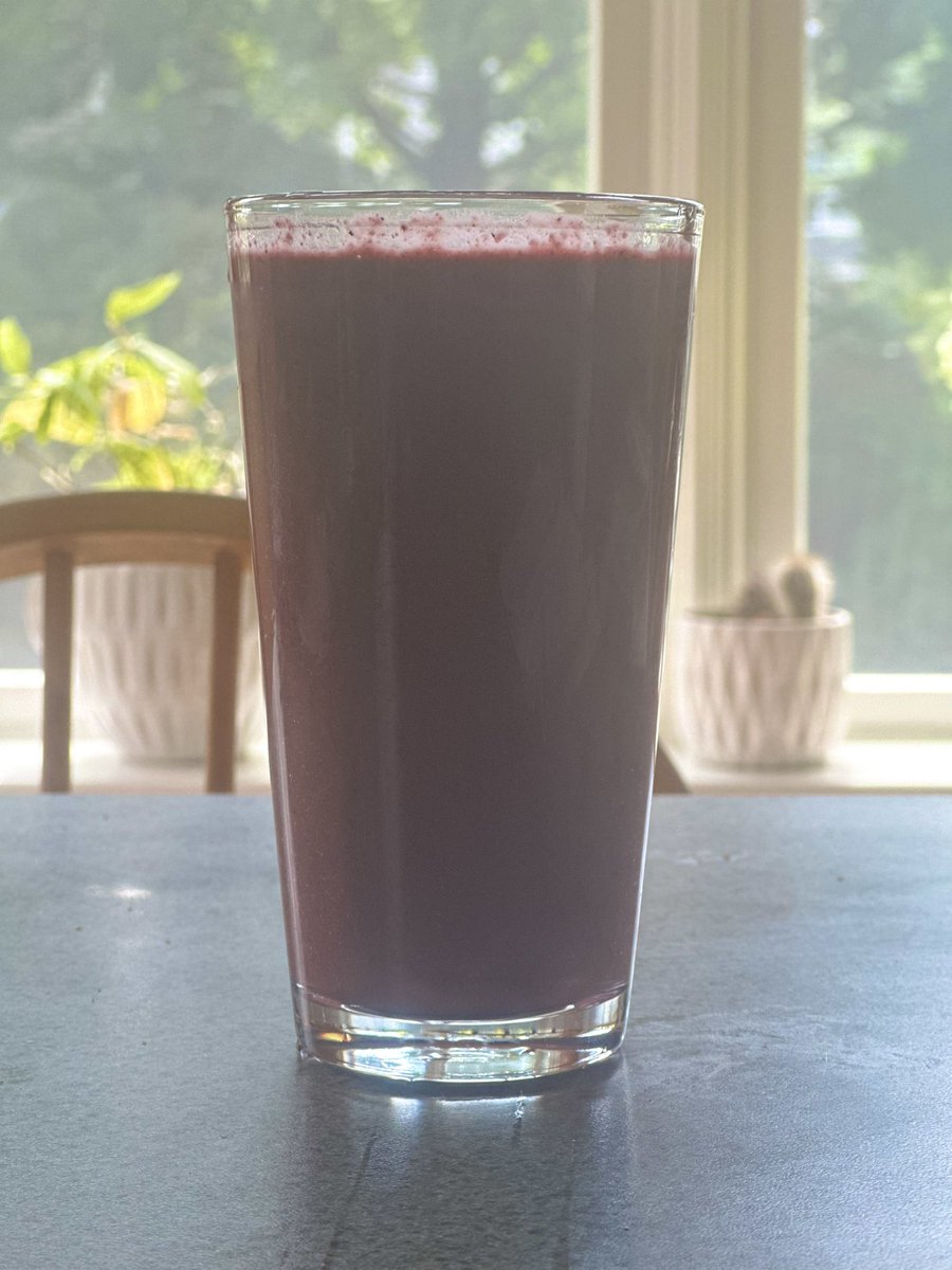 fxwright's tweet photo. A meat & potatoes guy, I’m known as a picky eater. So several years ago I started having a morning #smoothie which includes #fruit #veggies #nuts #flax #hemp #chia #eevo #almondmilk #ginger #spices #everyday (mostly). Then I go back to being (kind of) picky the rest of the day! https://t.co/VEDgLuLhYE