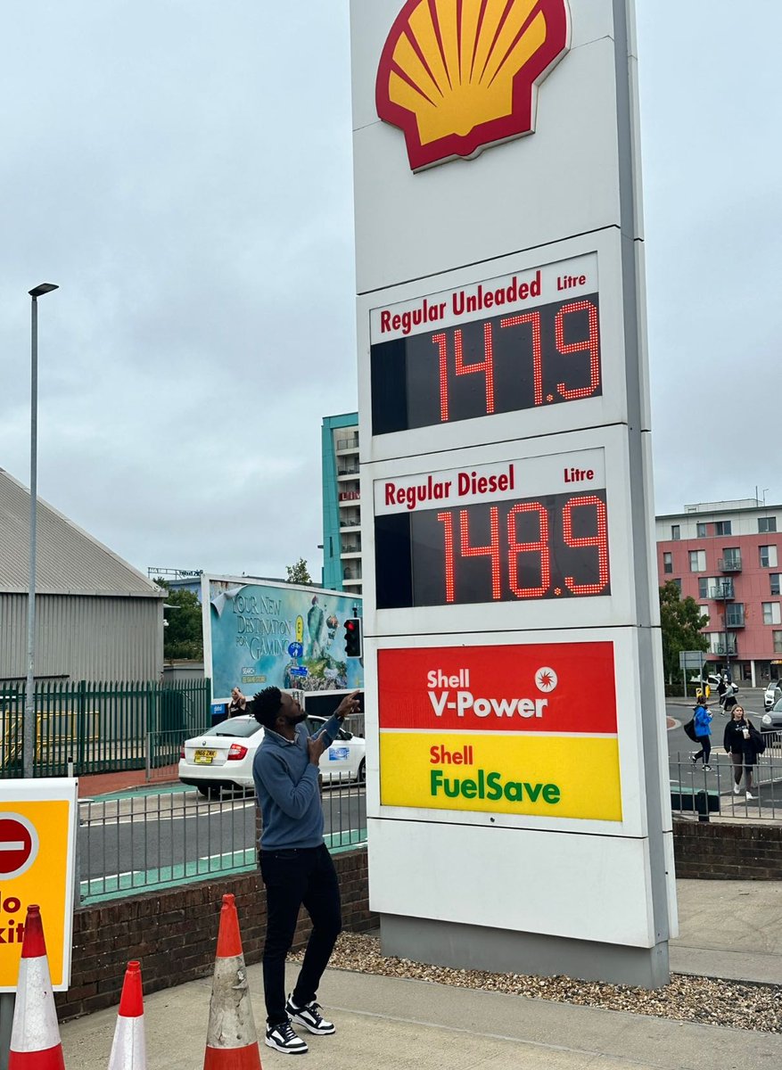 dikeuzo's tweet photo. I'm not a first-class student of Economics, but in SCOTLAND, cost of fuel on a per litre basis, is N1,631 naira equivalent...
#corruptionnahcancer
#BBNaijaAllStar
#WizkidxTottenham
#Niger
#Africa
#coup https://t.co/9qbuOyoXIN