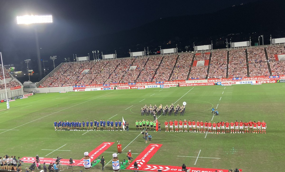 dokonimo73's tweet photo. 生まれて初めての、ラグビー生観戦。ルールもいまいち分かってない超ビギナーには贅沢すぎる、日本代表戦。生で見るラグビーの迫力にびっくりしちゃった。選手たちの大きな身体、ぶつかる音、声、どれもすごかった。#ラグビー日本代表 #花園ラグビー場 #トンガ代表 #ラグビー https://t.co/K3Pw4TMdYa