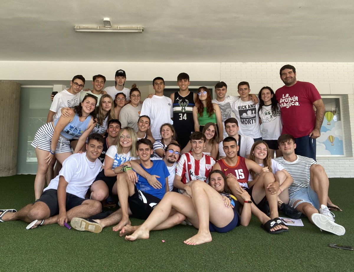 XabiCamino's tweet photo. Concluimos en Logroño el curso de animadores de los Centros Juveniles de @SalesianosSSM. Trece días de experiencias formativas compartidas en un extraordinario ambiente de familia. Gracias a todos por hacerlo posible al más puro estilo salesiano. #VeranoSalesiano https://t.co/VuzBNzkBao