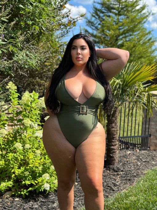 Taking pool boy applications   https://t.co/bWO5AJGaCz https://t.co/FPpgTa87t2