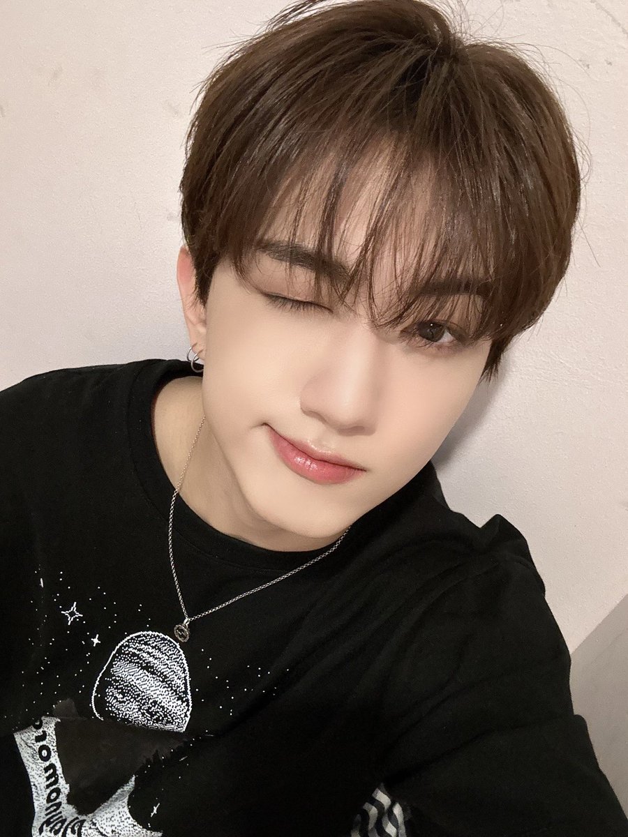 유나이트 ? 경문 ? 이라는데요
안녕하세요 경문군 저 입덕 1일차입니다