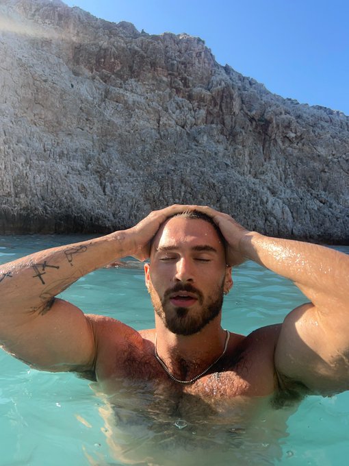 i&rsquo;m the 🐐 of float https://t.co/xxwXjrEY59