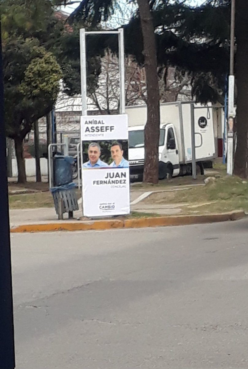 carlosag45's tweet photo. @PConurbano Aca tenes carteleria urbana https://t.co/KAnjDQBalf