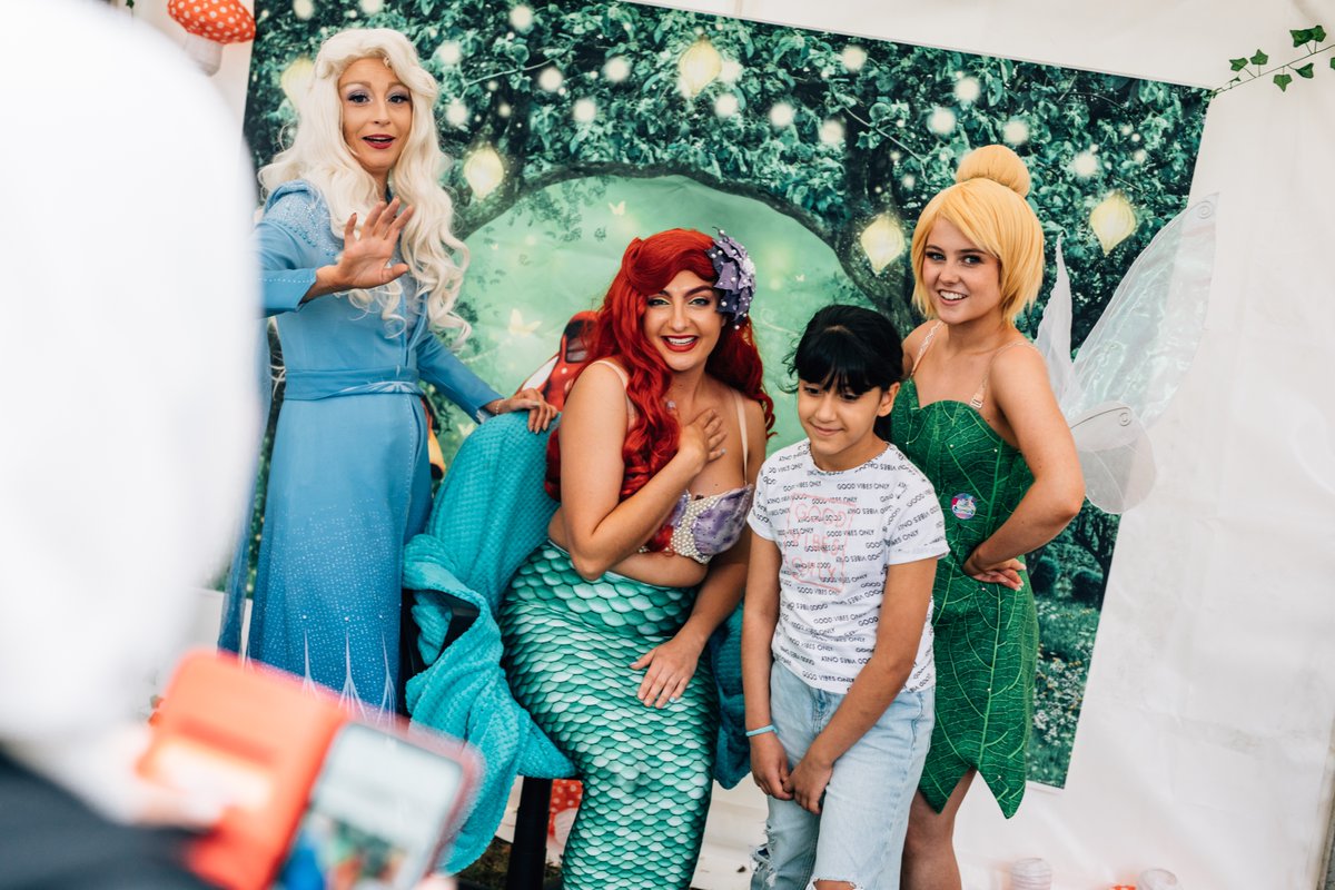 🦄🧜‍♀️🧚‍♀️ ENCHANTED FOREST ZONE Will you bump in to Tinkerbell, Ariel or Elsa down in our enchanted forest zone this Sunday? We've also got Circus Acts, Arts & Crafts & the extremely popular puppet show. It's all free and everyone is welcome, 11am-4pm!