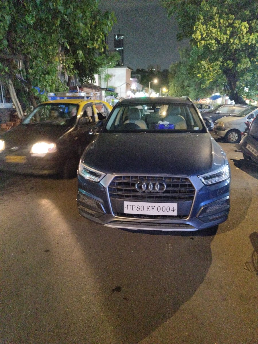 SANTOSH27565436's tweet image. The said car is being park at the middle of road and block the traffic #MTPheretohelp