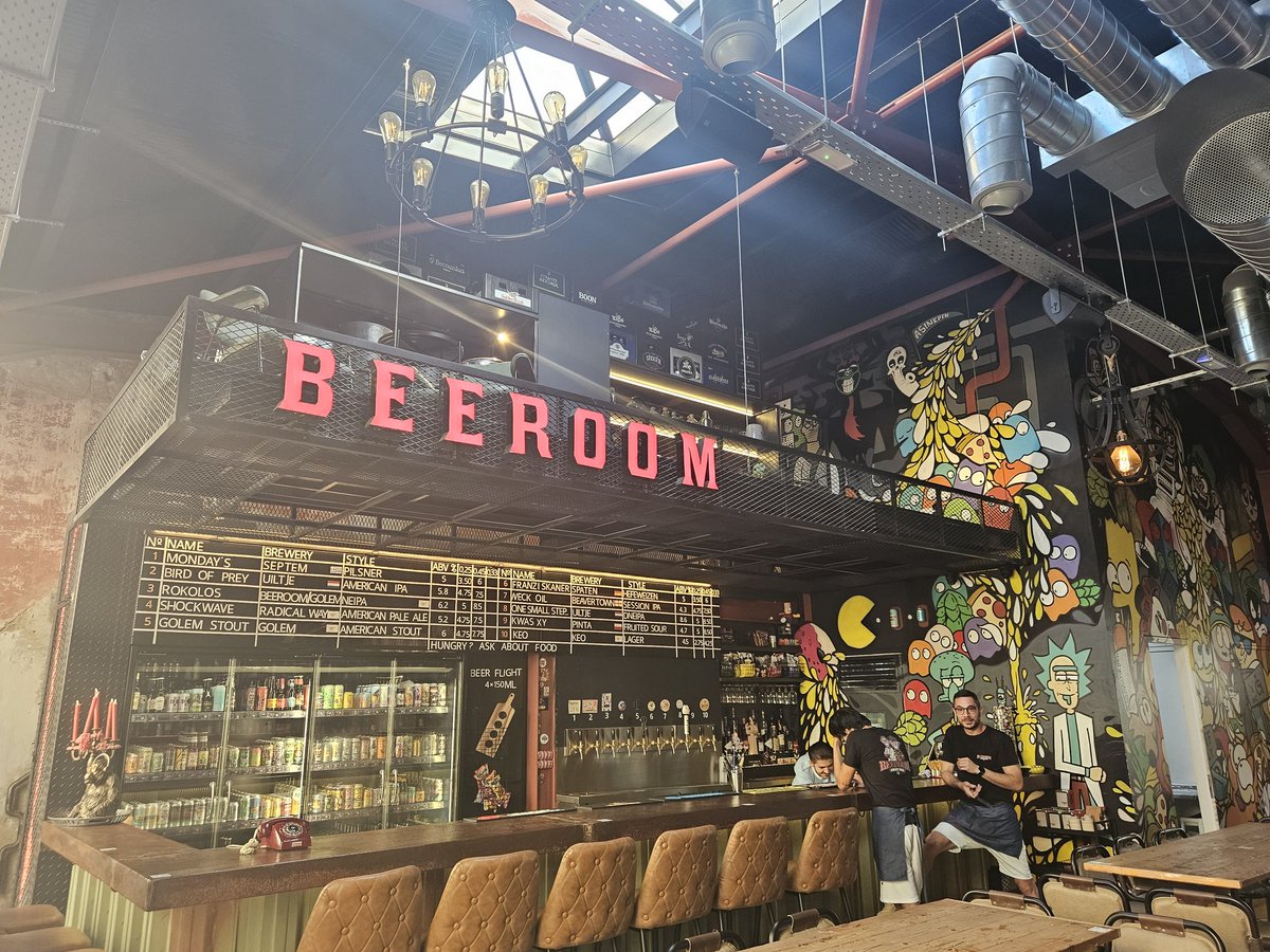 M4rsy72's tweet photo. In the words of the immortal #carlcox Oh yes, Oh yes! Back to the amazing @Beeroom #Paphos great selection of proper craft beers. https://t.co/wV3iN9OANG