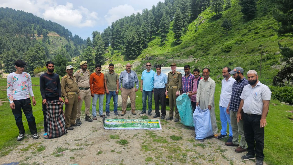 peerzada_riyaz's tweet photo. Under deliverable Plastic free Forests 35kg plastic and polythene waste thrown by visitors stands  collected at famous tourist destination Aharbal by the joint drive conducted by CEO Aharbal Development Authority and Range Officer , Forest Range Veshew. https://t.co/ELe308Tr1y