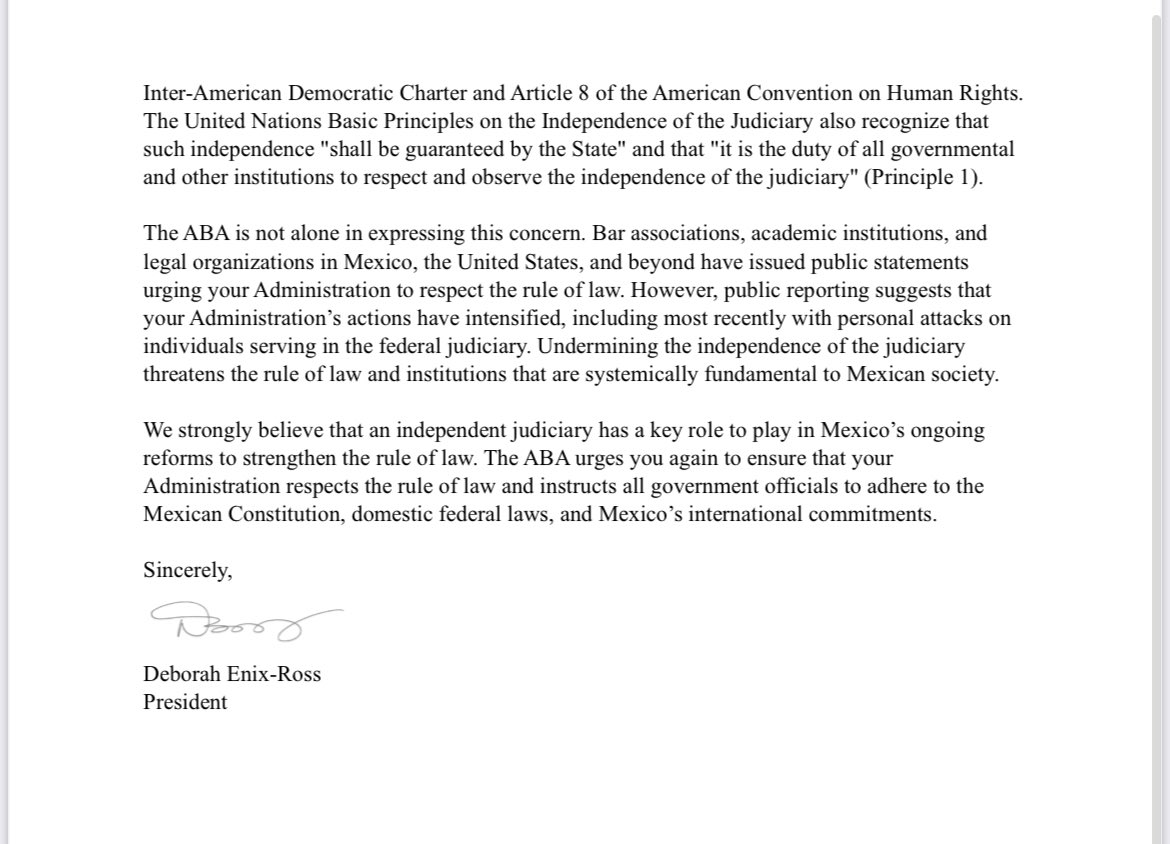 #ULTIMAHORA La Barra de Abogados de EE.UU.A., hace un fuerte llamado de atención al presidente <a href="/lopezobrador_/">Andrés Manuel</a> por su constante e inadmisible hostigamiento sobre el Poder Judicial de la Federación. Advierte de un debilitamiento del Estado de Derecho y la división de poderes. <a href="/SCJN/">Suprema Corte</a>