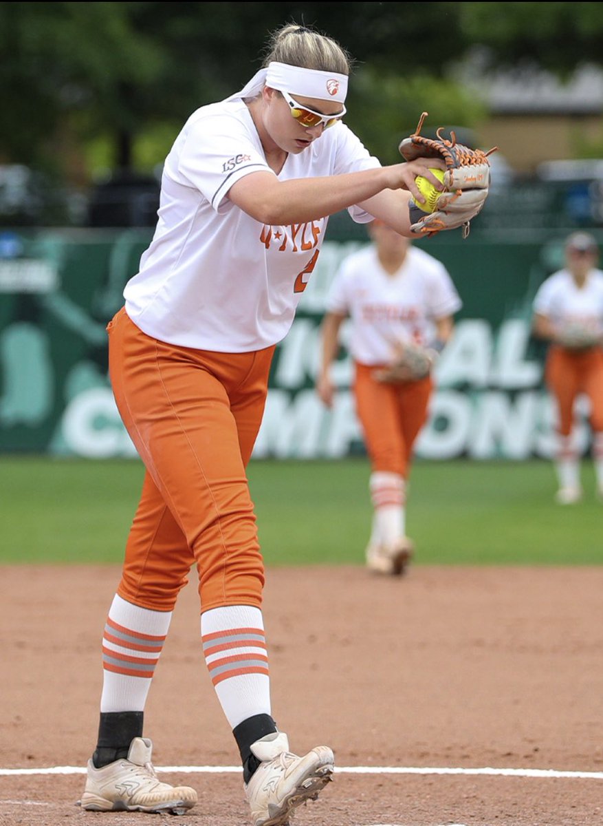 Patriot_sb's tweet photo. Happy birthday to a SUPER Senior (now alum) that just finished up her career for us. Had a phenomenal season helping guide us to a third place national finish! Happy Birthday Shea O’Leary ! @Sheabug29 https://t.co/aCIZCgMusz