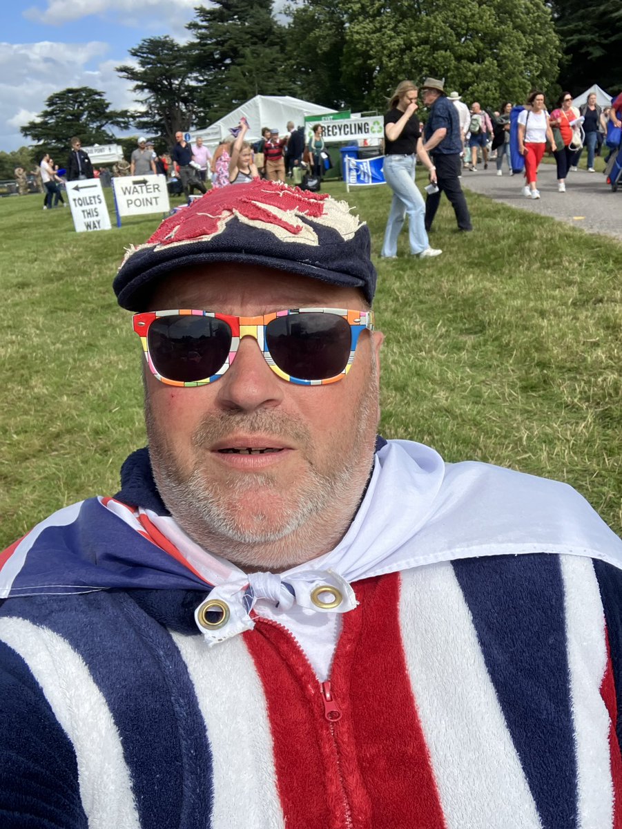 pompey4ever007's tweet photo. Beers for #Battleproms @PMBrewCo @Tommo33s @HighclereCastle https://t.co/YAjx8QBRrp