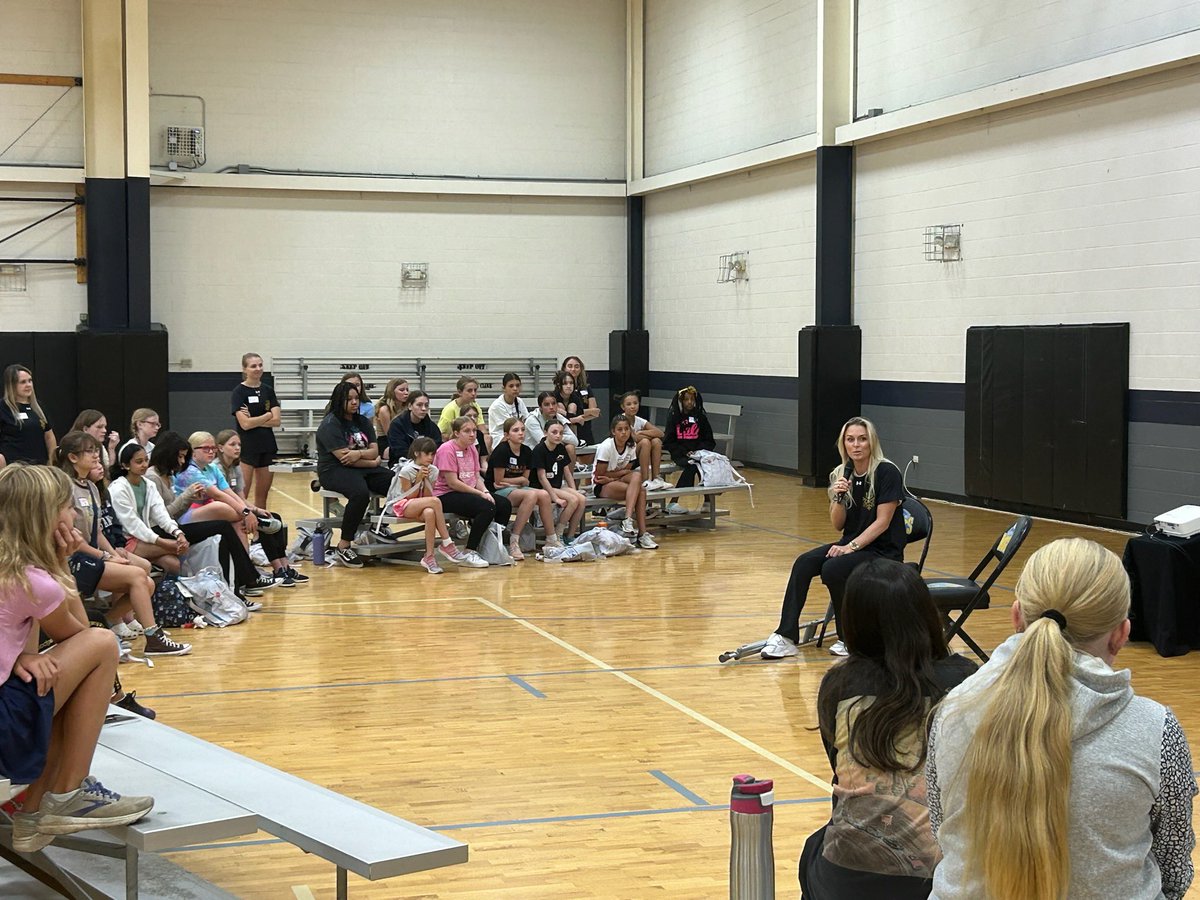 GoldCrownCO's tweet photo. A big Gold Crown welcome to @lindseyvonn who is in town for the Lindsey Vonn Foundation Girls Leadership Camp. 

# GoldCrownfieldhouse https://t.co/sN7FWqqSV5