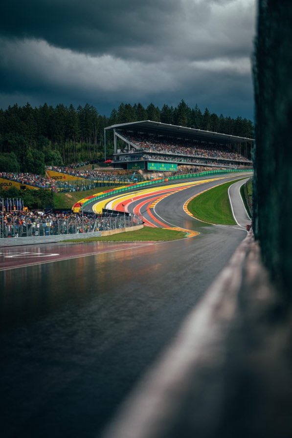 DanniMendiola's tweet photo. ¡Qué imagen! 😍 #BelgianGP 

📸 [Williams Racing] #F12023 https://t.co/2dTBJU9rUG