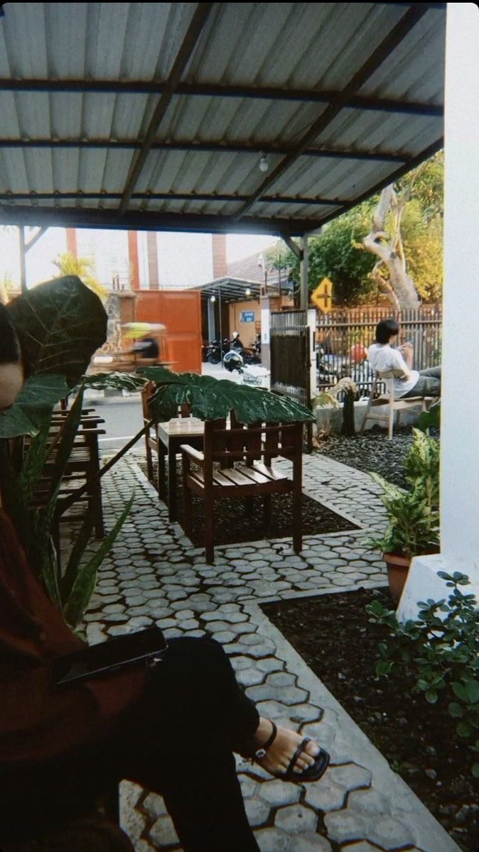 Redvaaletttt tweet media